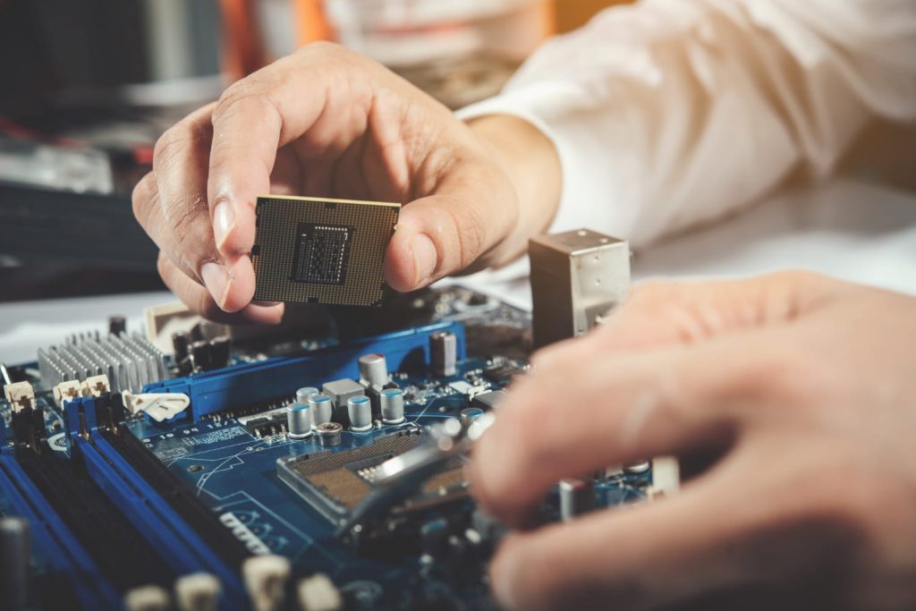 How to Choose a Third Party Maintenance Provider for Data Centers (Complete 2026 Guide)