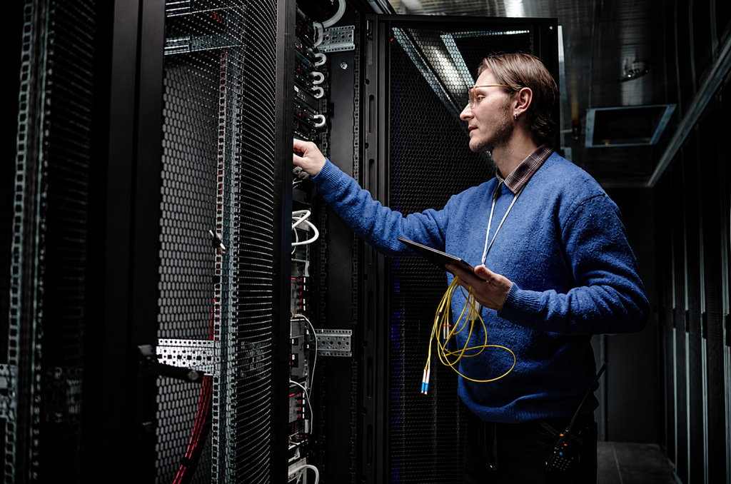 Why Skilled IT Teams Matter for Reliable Data Center Maintenance